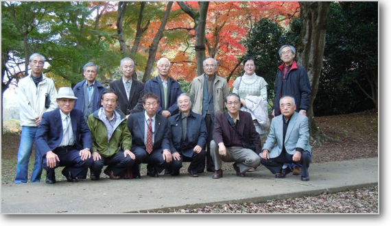 link,佐倉城趾公園の紅葉の前で link,佐倉城趾公園の紅葉の前で